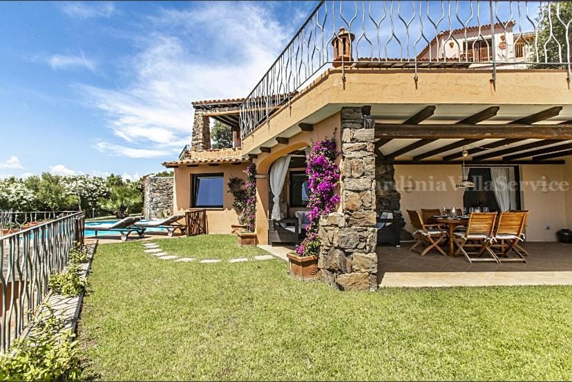 Property building, Garden, View (from property/room), Pool view, Swimming pool, sunbed
