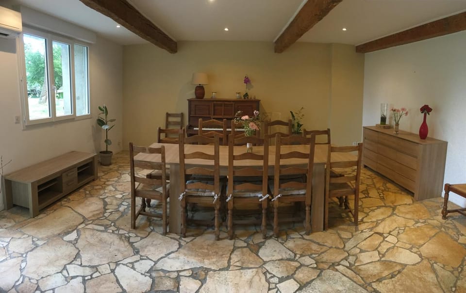 Seating area, Dining area