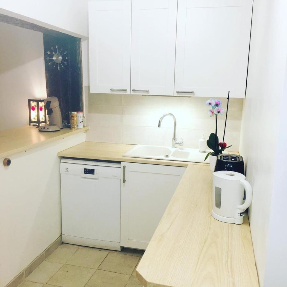 Coffee/tea facilities, Kitchen or kitchenette, dishwasher