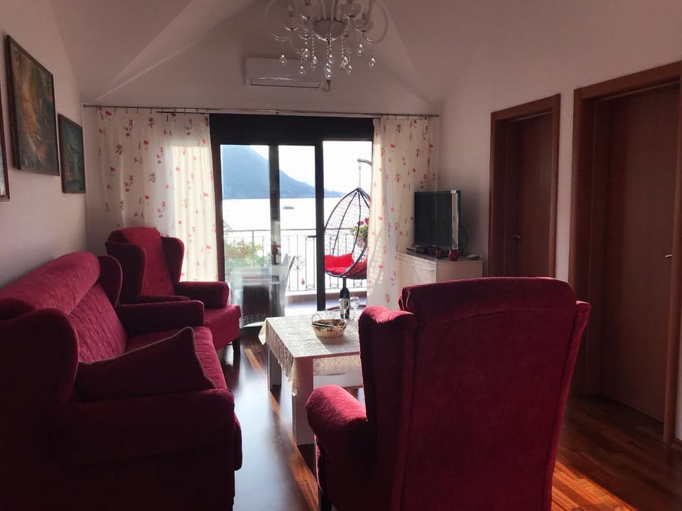 Balcony/Terrace, Living room, Living room, Seating area, Mountain view, Sea view, Sea view, Street view