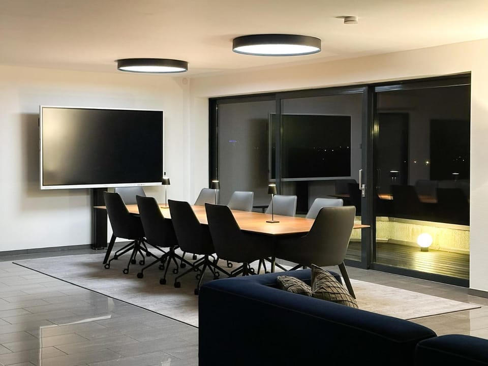 Night, Dining area