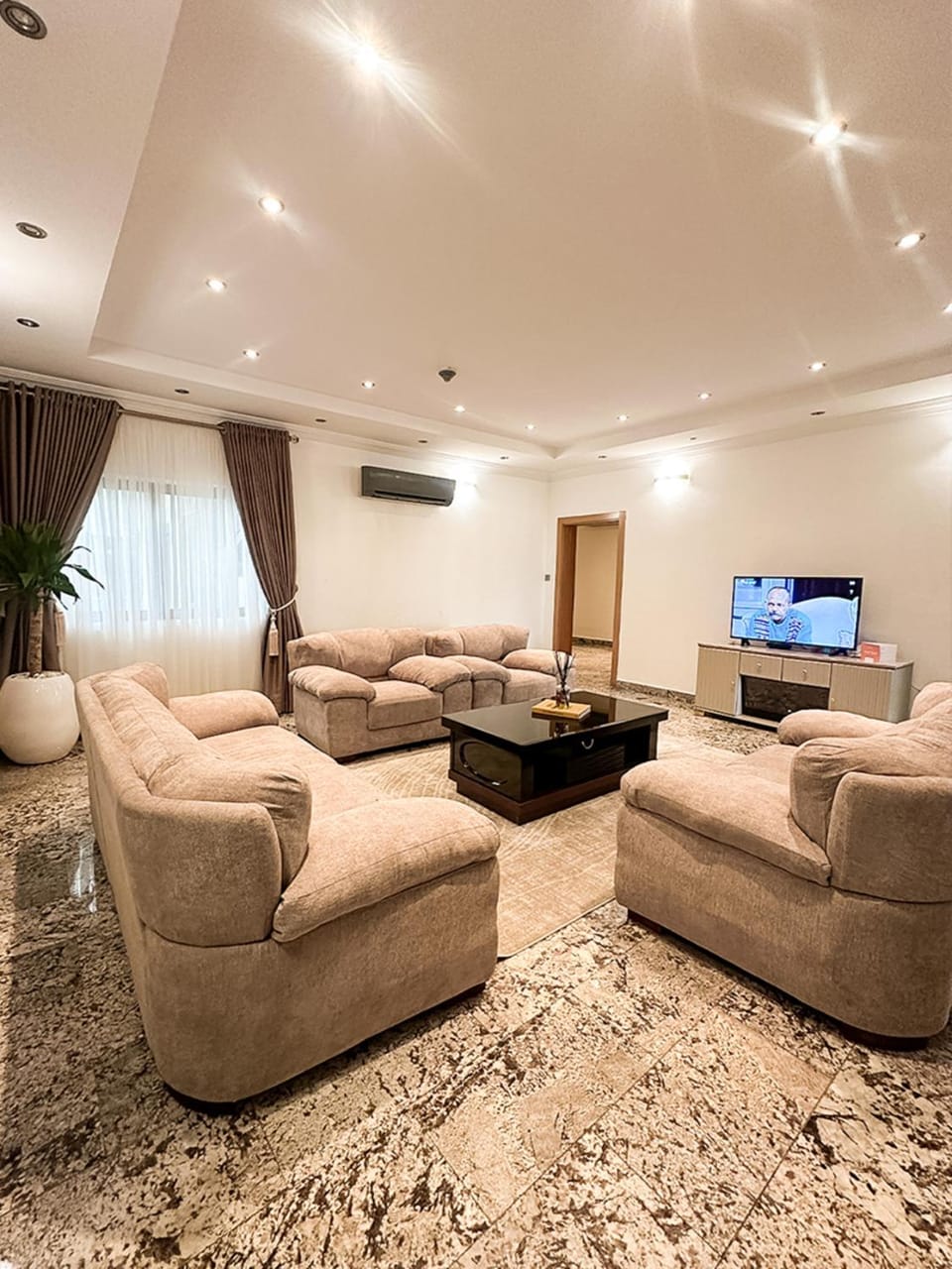 TV and multimedia, Living room, Seating area, air conditioner