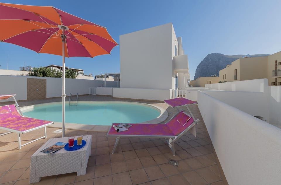 Solarium, Balcony/Terrace, Swimming pool, Swimming pool