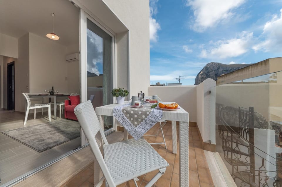 Property building, View (from property/room), Balcony/Terrace