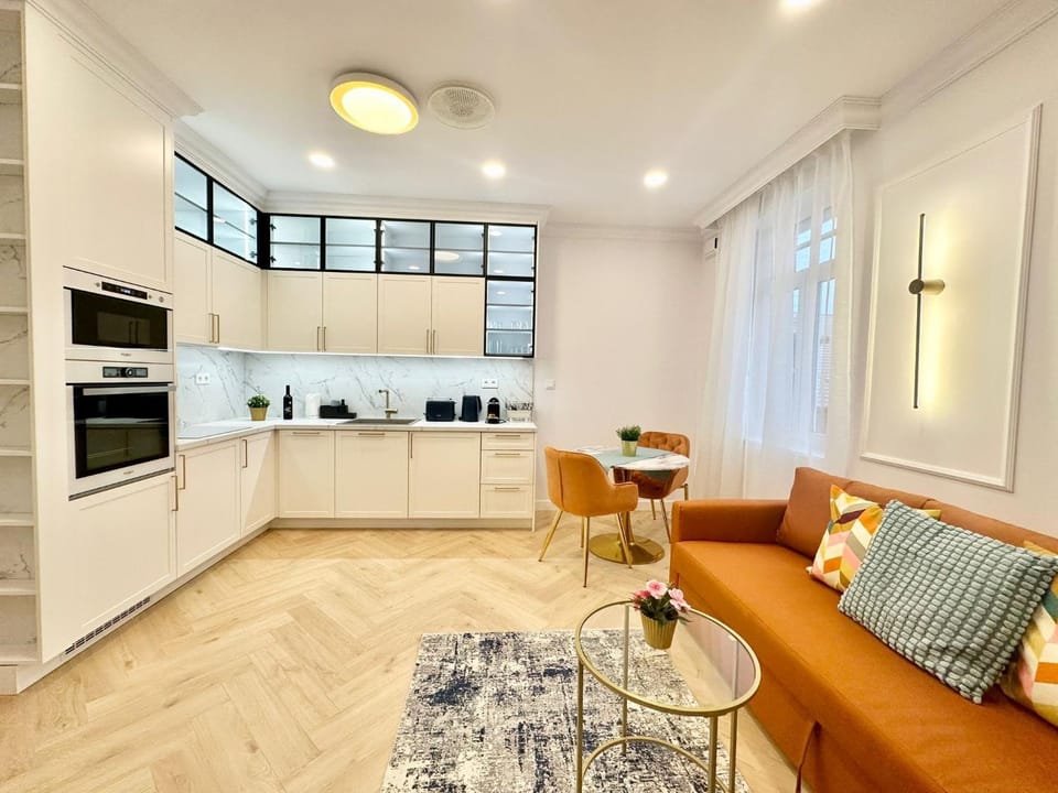 Kitchen or kitchenette, Living room, Seating area, Dining area, dishwasher, oven, stove, toaster