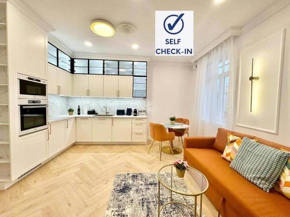Kitchen or kitchenette, Living room, Dining area, pet friendly, stove, toaster