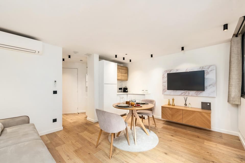 TV and multimedia, Kitchen or kitchenette, Living room, Dining area
