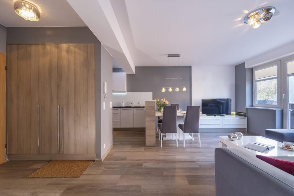 TV and multimedia, Kitchen or kitchenette, Living room, Seating area, Dining area