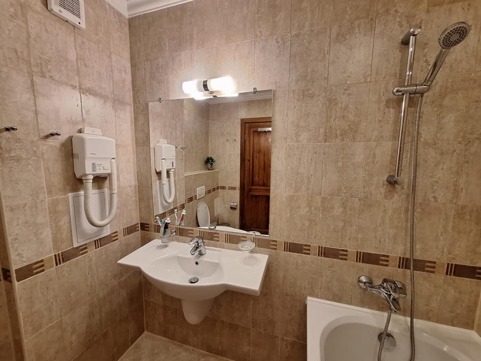 Shower, Toilet, Bathroom, Bath