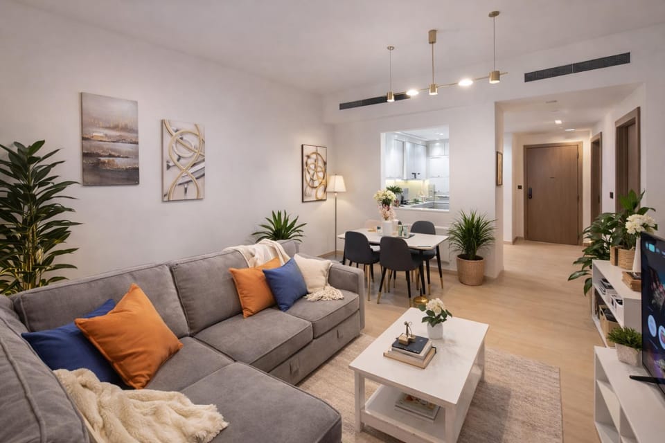 RBE Vacation Homes 1 Bed Smart home in Binghatti Crest JVC Apartment in Dubai