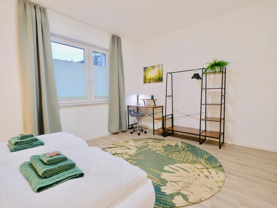 Bed, Photo of the whole room, Bedroom, towels