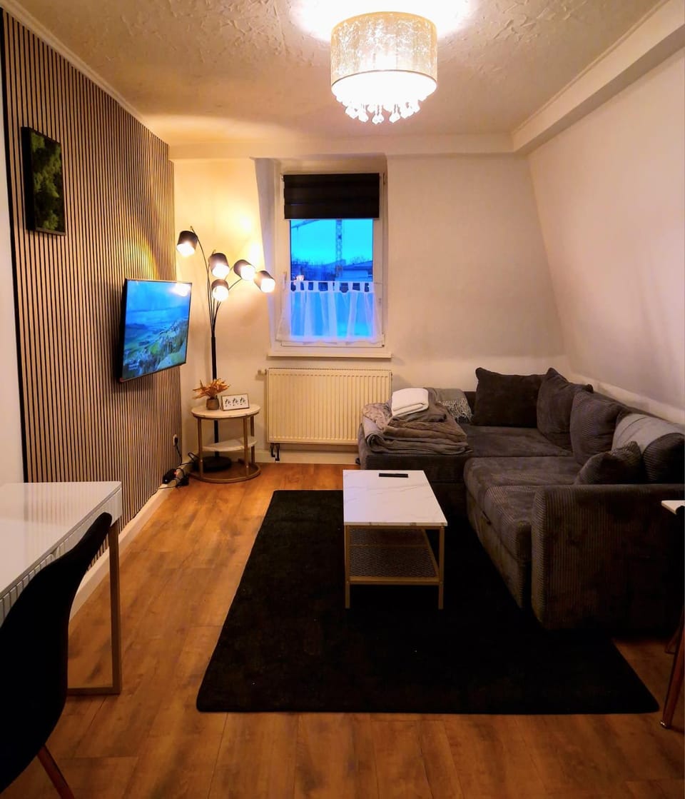 Communal lounge/ TV room, Bed, TV and multimedia, Living room, Evening entertainment