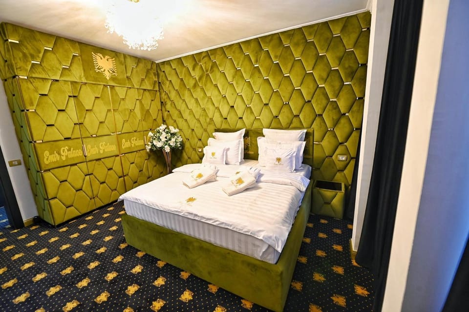 Bed, Other, Photo of the whole room, Bedroom