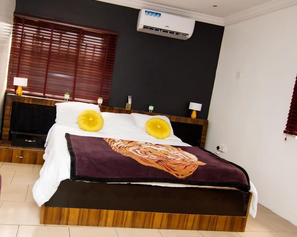 OGC 2Bed flat Adeniyi Jones Apartment in Lagos