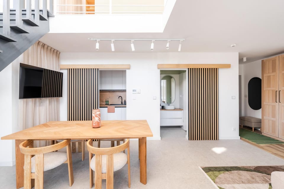 TV and multimedia, Kitchen or kitchenette, Living room, Seating area, Dining area