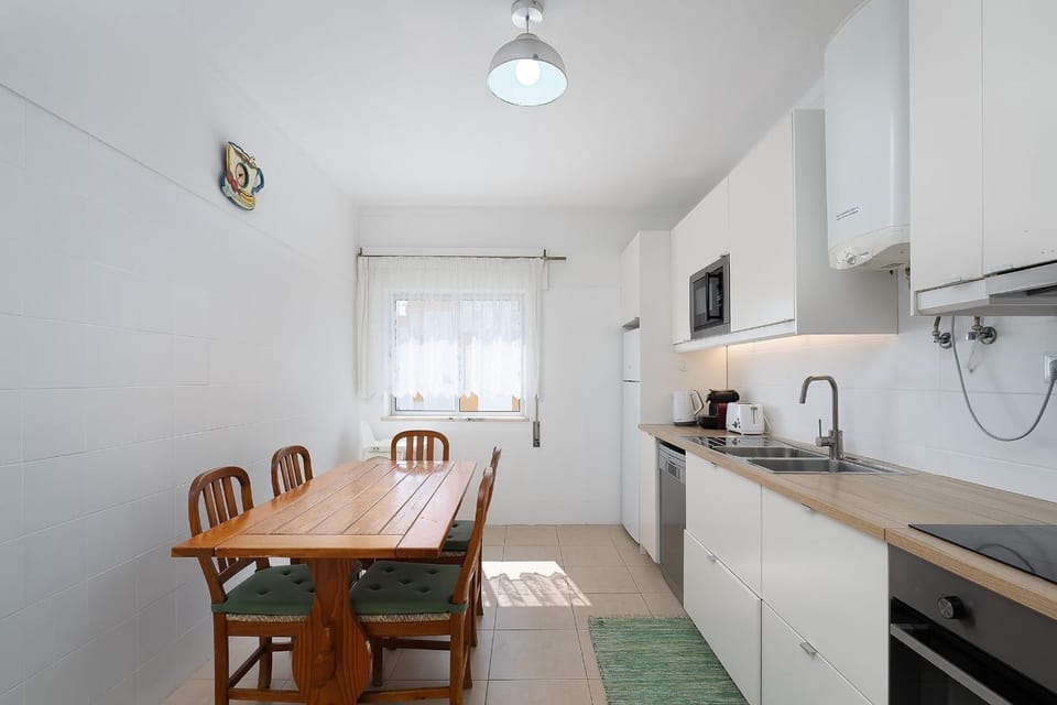Kitchen or kitchenette, Dining area, oven, stove