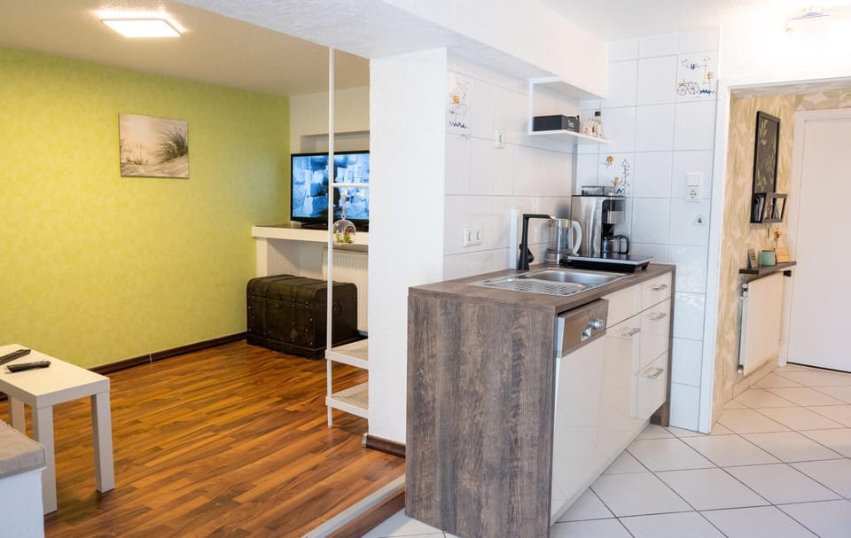 TV and multimedia, Coffee/tea facilities, Kitchen or kitchenette, oven, stove