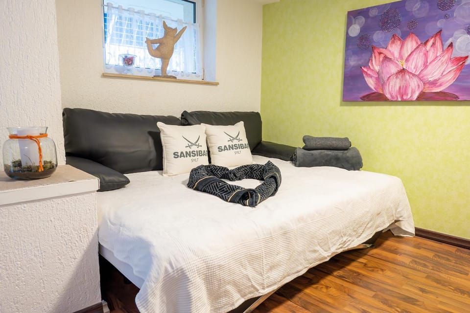Bed, Living room, Seating area, Bedroom