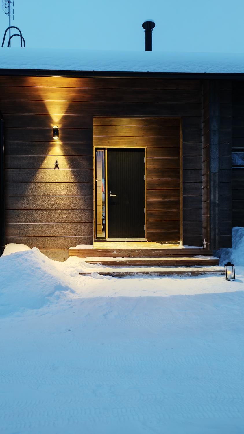 Property building, Facade/entrance, Winter