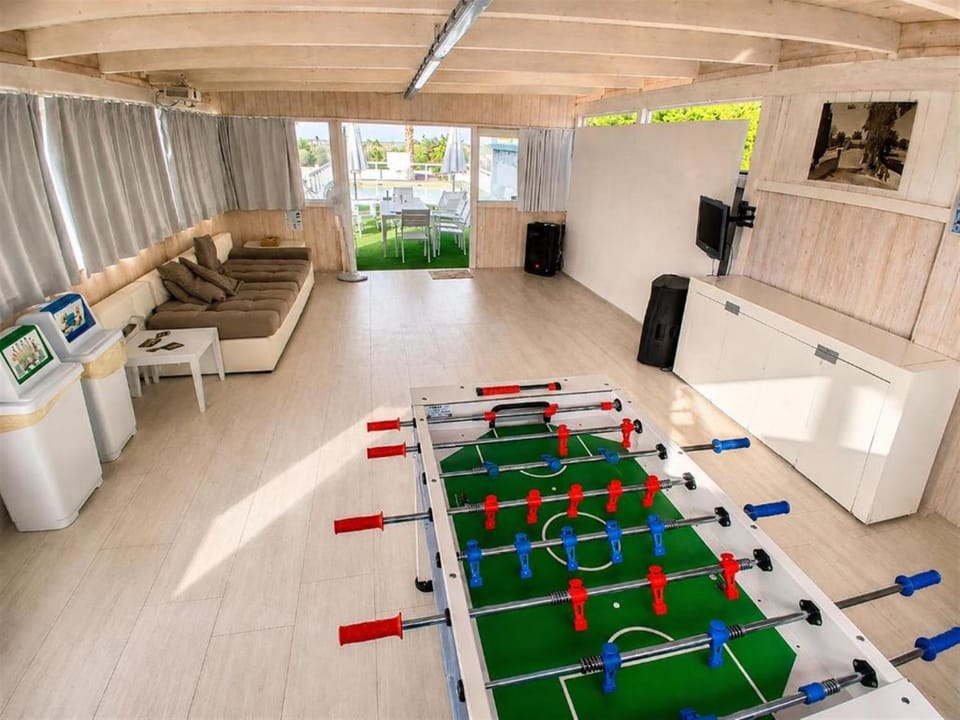 Communal lounge/ TV room, Game Room, TV and multimedia, Living room, Seating area, Evening entertainment