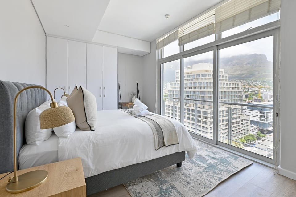 Shyla - Chic 2-Bed Apt with stunning Mountain Views Apartment in Cape Town