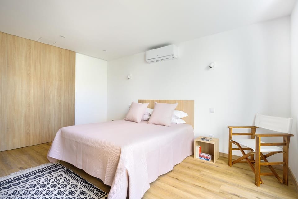 Bed, Photo of the whole room, Bedroom, wardrobe, air conditioner