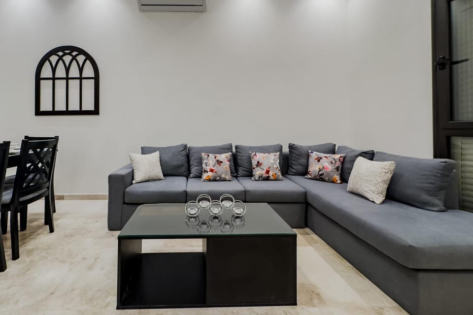 Trendy & Tidy 2BDR Apt 5 min To CAI Airport Apartment in New Cairo City