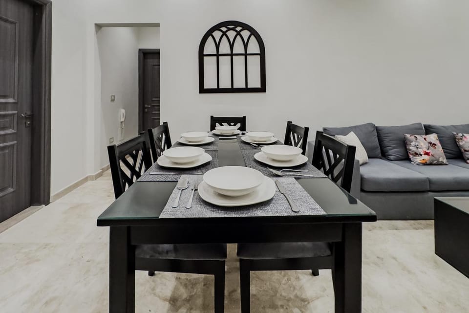 Trendy & Tidy 2BDR Apt 5 min To CAI Airport Apartment in New Cairo City