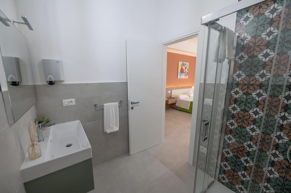 Shower, Bathroom, towels