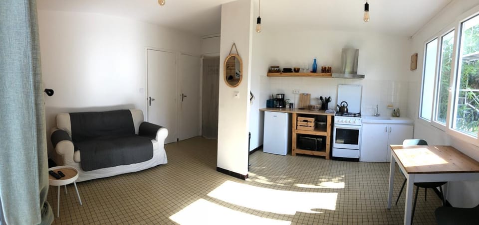Kitchen or kitchenette, Living room