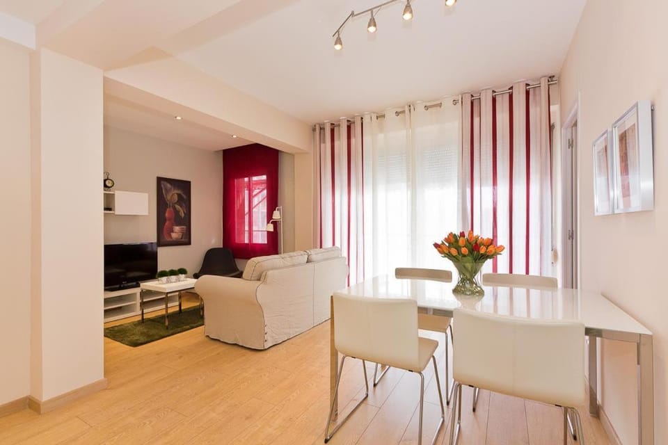 TV and multimedia, Living room, Seating area, Dining area