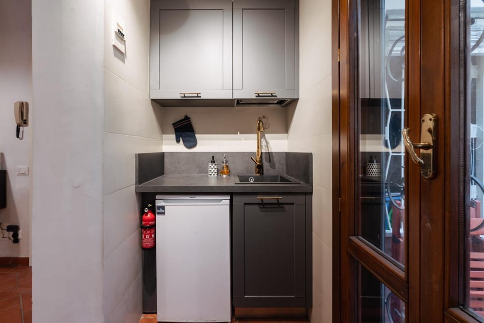 Kitchen or kitchenette