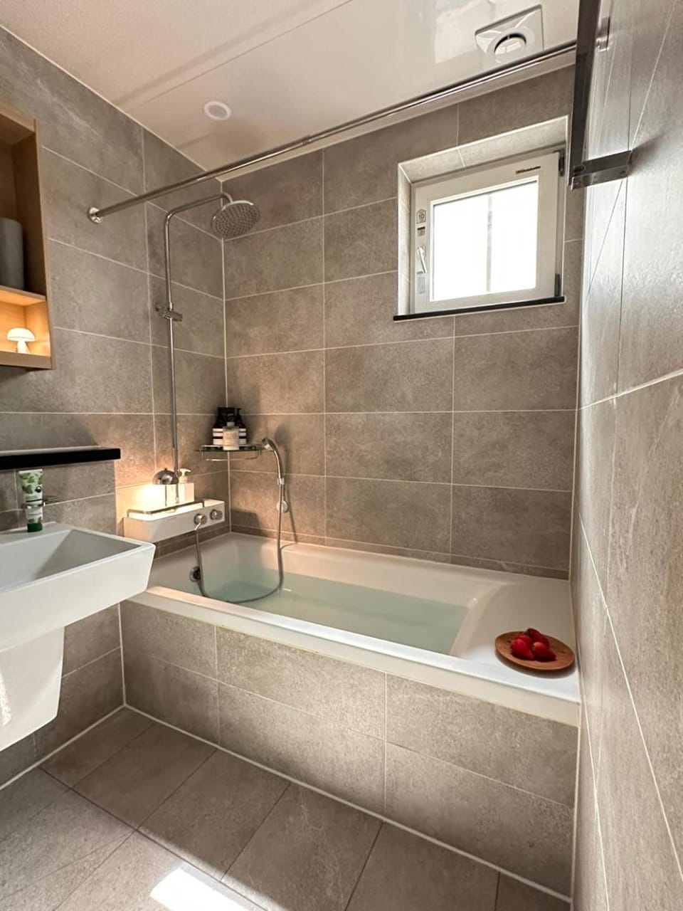 Toilet, Hot Tub, Bathroom