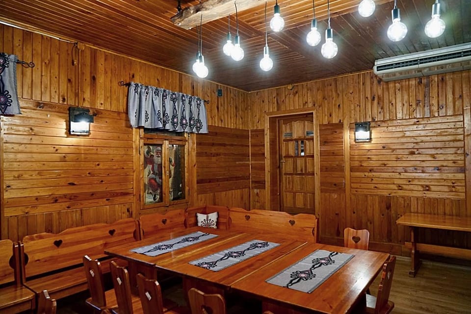 Property building, Restaurant/places to eat