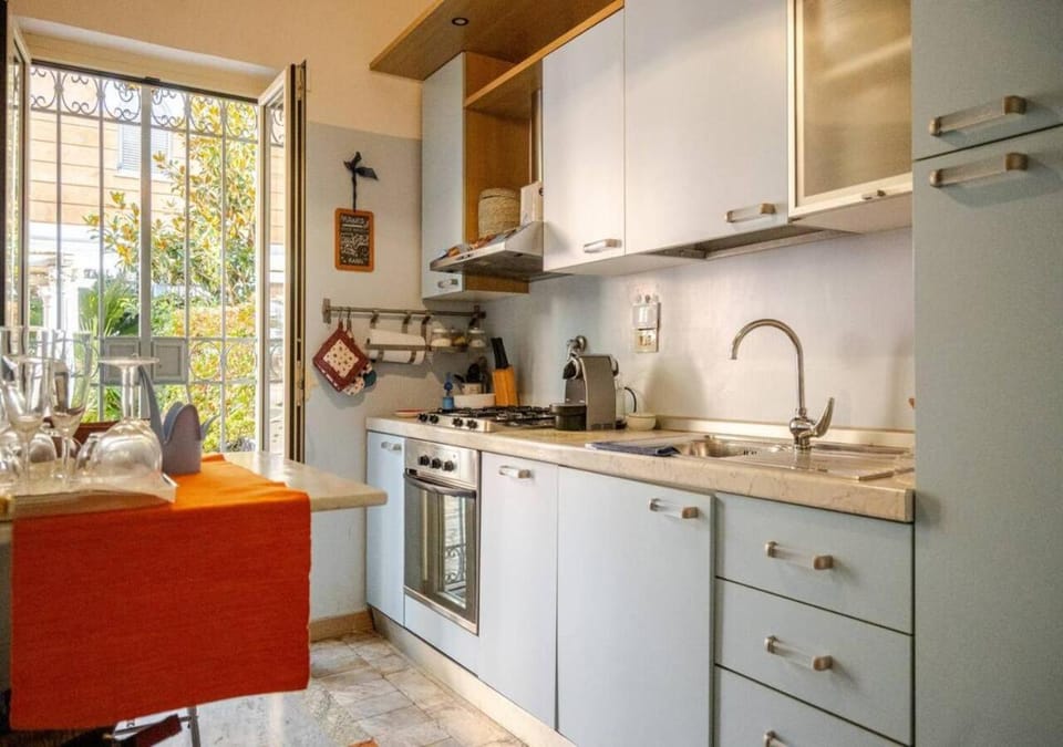 Kitchen or kitchenette, Dining area, dishwasher, pet friendly, stove