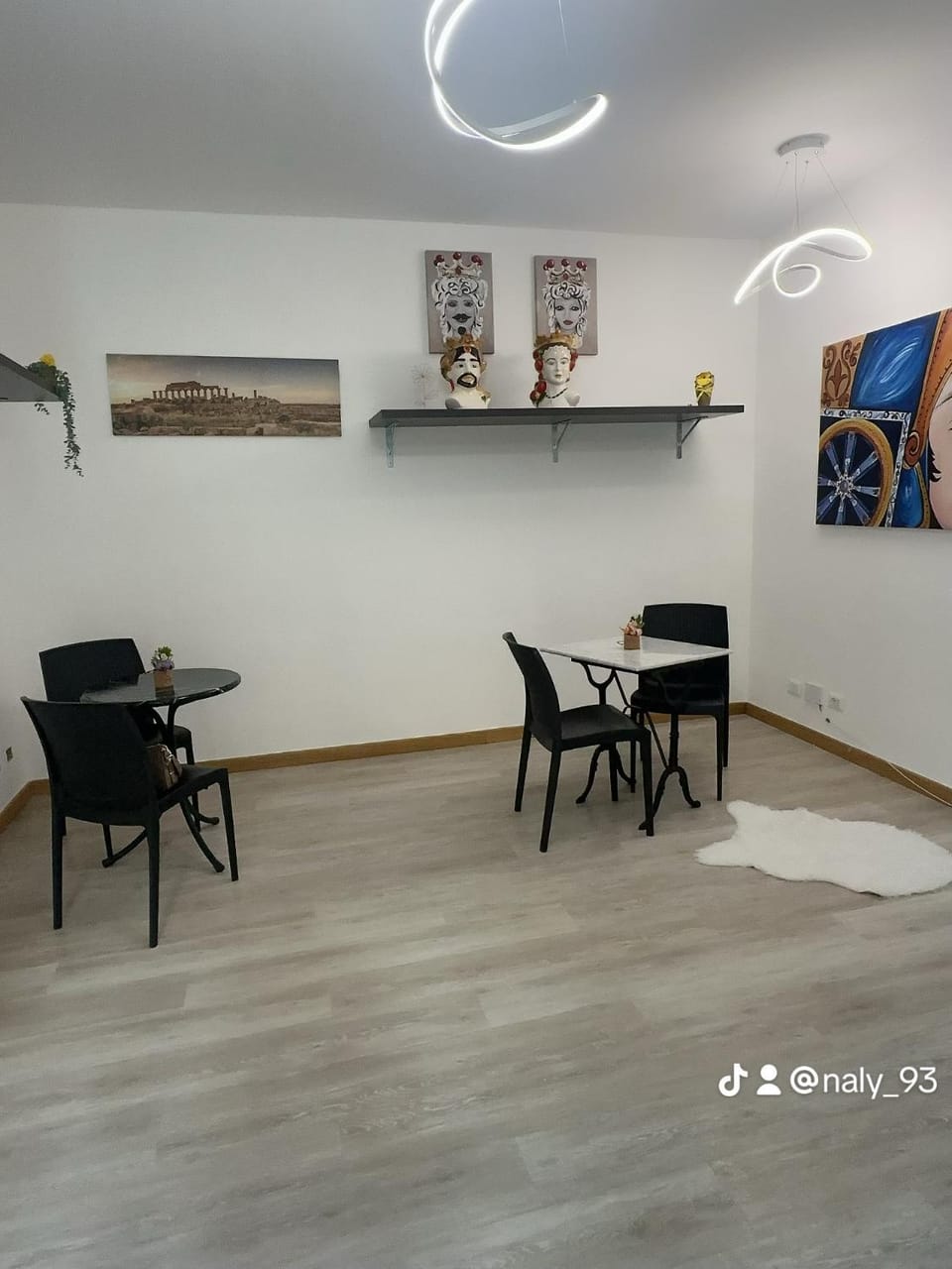 Communal lounge/ TV room