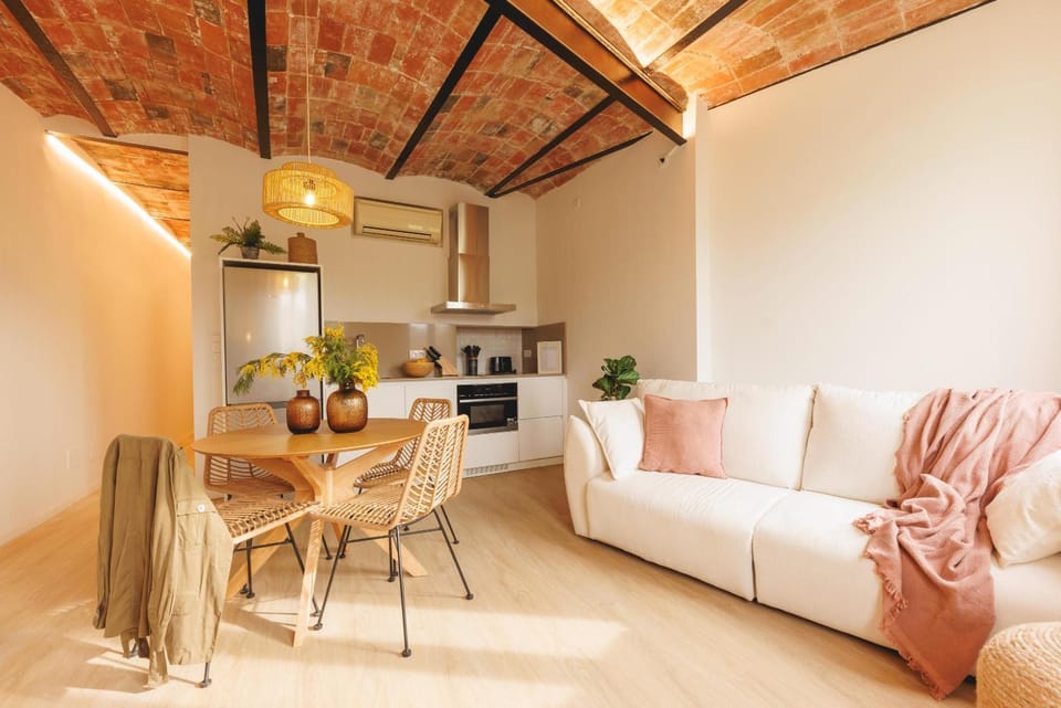 Kitchen or kitchenette, Living room, Seating area, Dining area, air conditioner