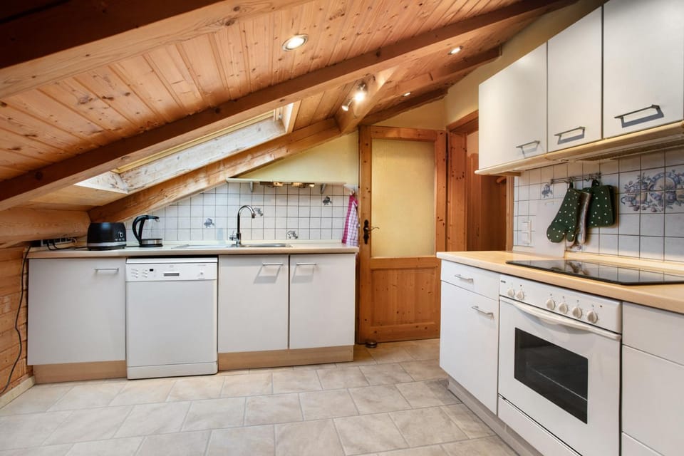 Property building, Kitchen or kitchenette, Living room