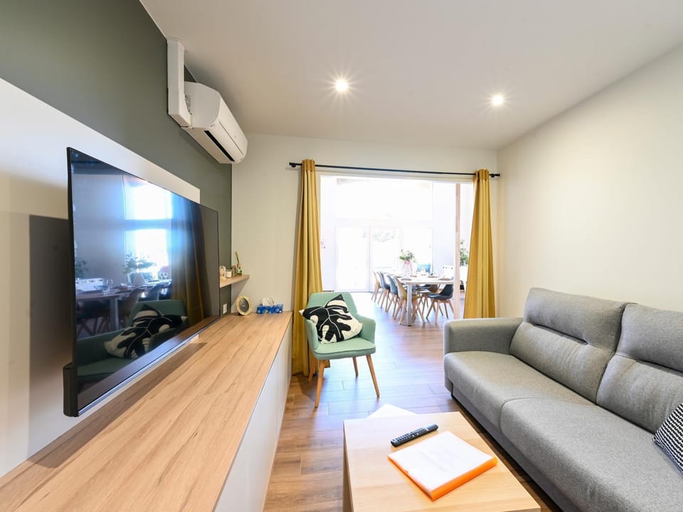 TV and multimedia, Living room, air conditioner