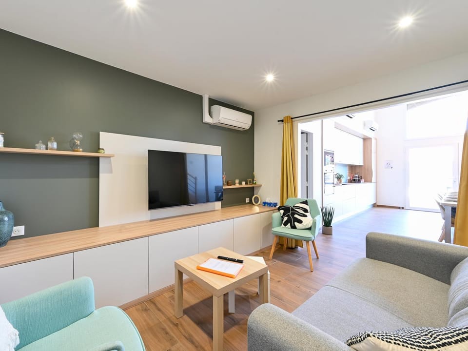 TV and multimedia, Living room, air conditioner