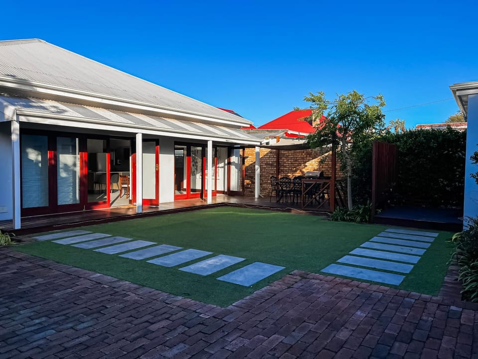 Property building, Day, Garden, Garden view