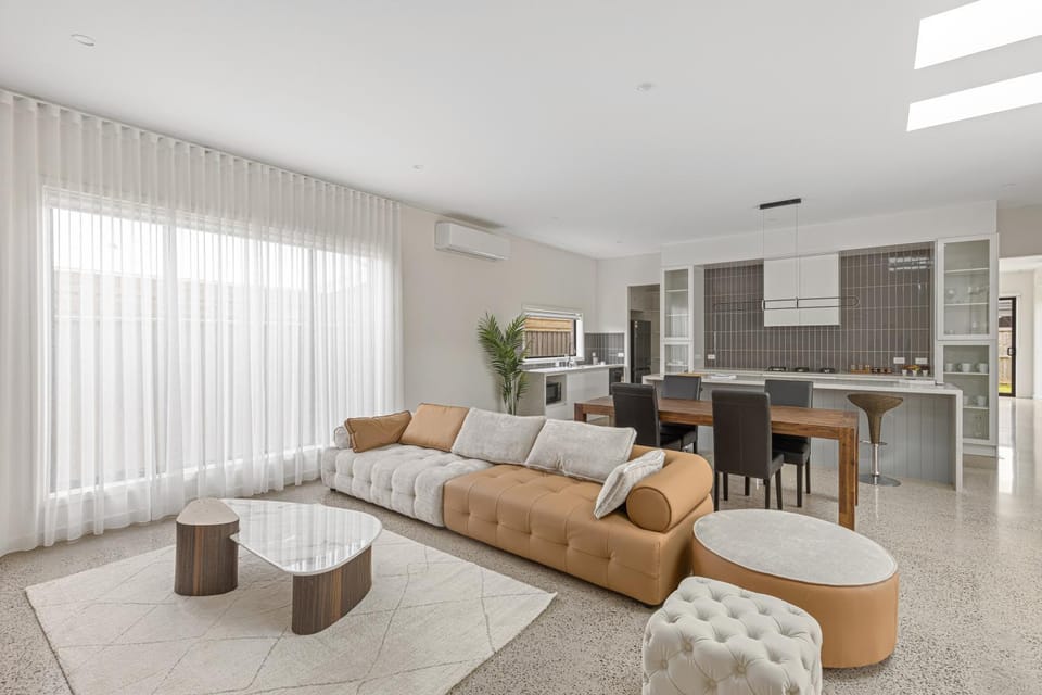 Communal lounge/ TV room, Living room, Seating area, Dining area