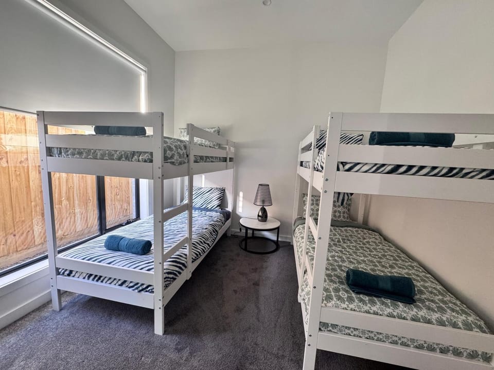 Bedroom, bunk bed