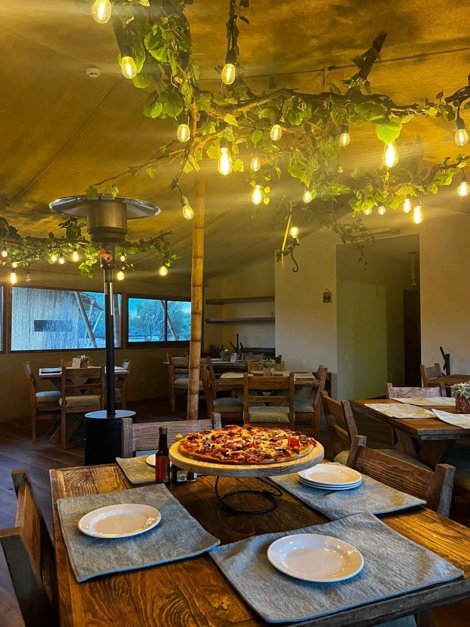 Restaurant/places to eat, Restaurant/places to eat