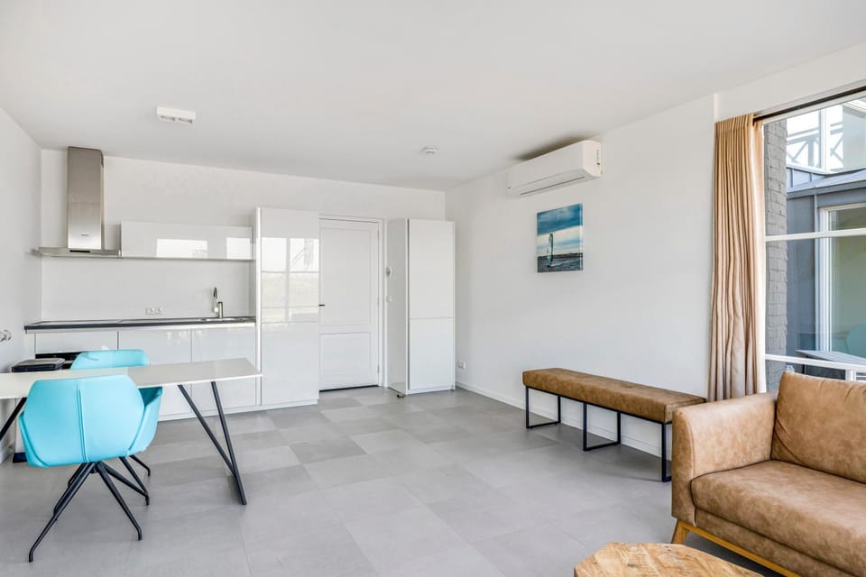 Kitchen or kitchenette, Seating area, Dining area