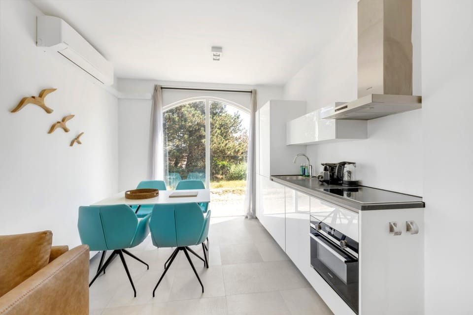 Kitchen or kitchenette, dishwasher