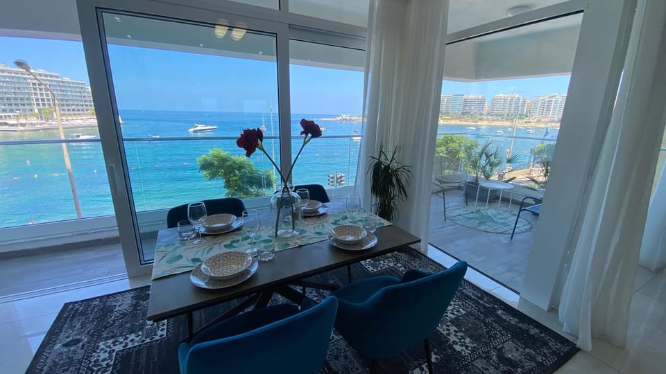 Day, View (from property/room), Balcony/Terrace, Dining area, Sea view