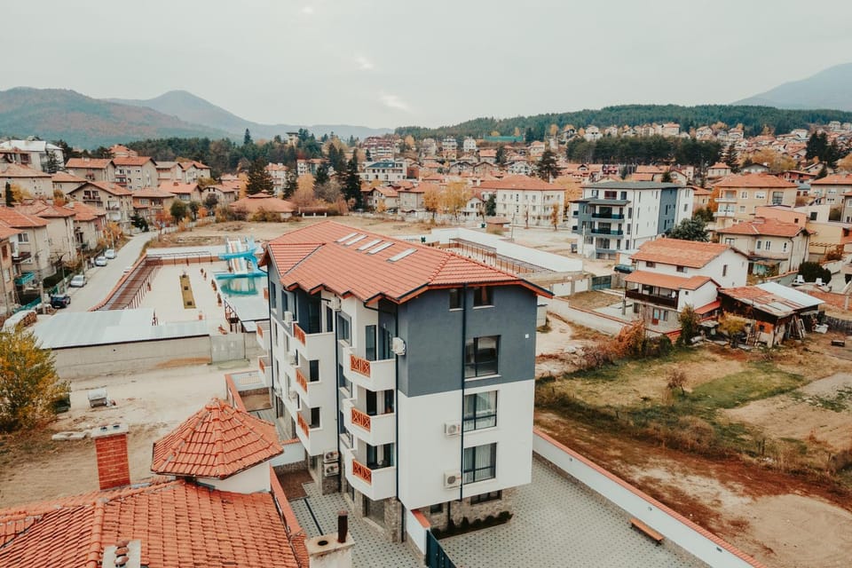 Property building, Neighbourhood, Bird's eye view, City view, Street view, Location