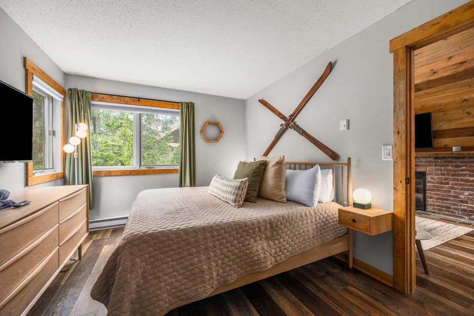 Renovated Ski In Out Condo King Bed Patio Grill House in Cattaraugus