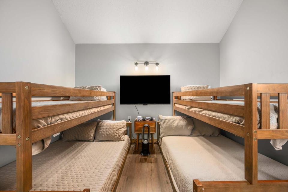 Renovated Ski In Out Condo King Bed Patio Grill House in Cattaraugus